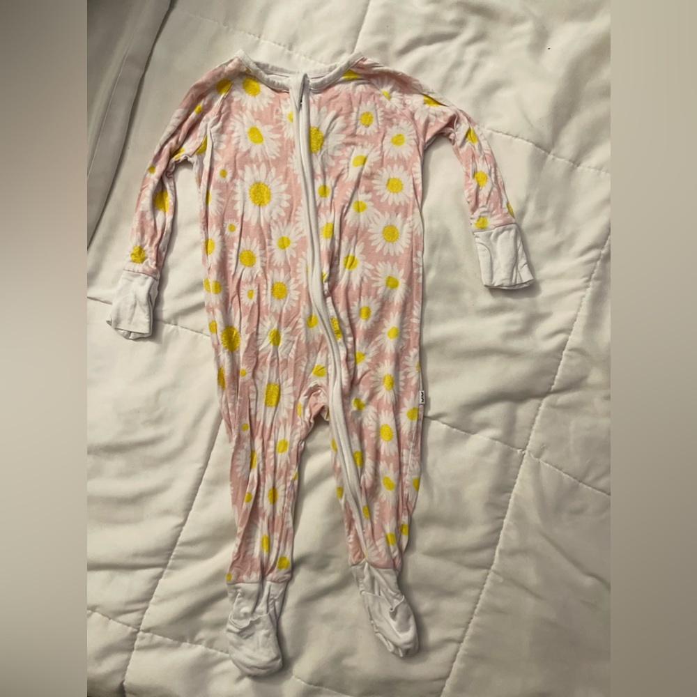 Little Sleepies daisy Footie